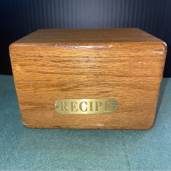 Vintage Wooden Recipe Box with Gold Label - Picture 1 of 8